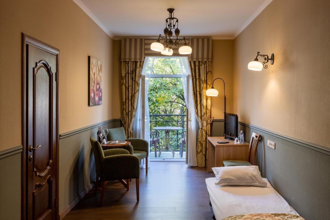 Frapolli Hotel On Deribasivska Street Одеса Екстериор снимка