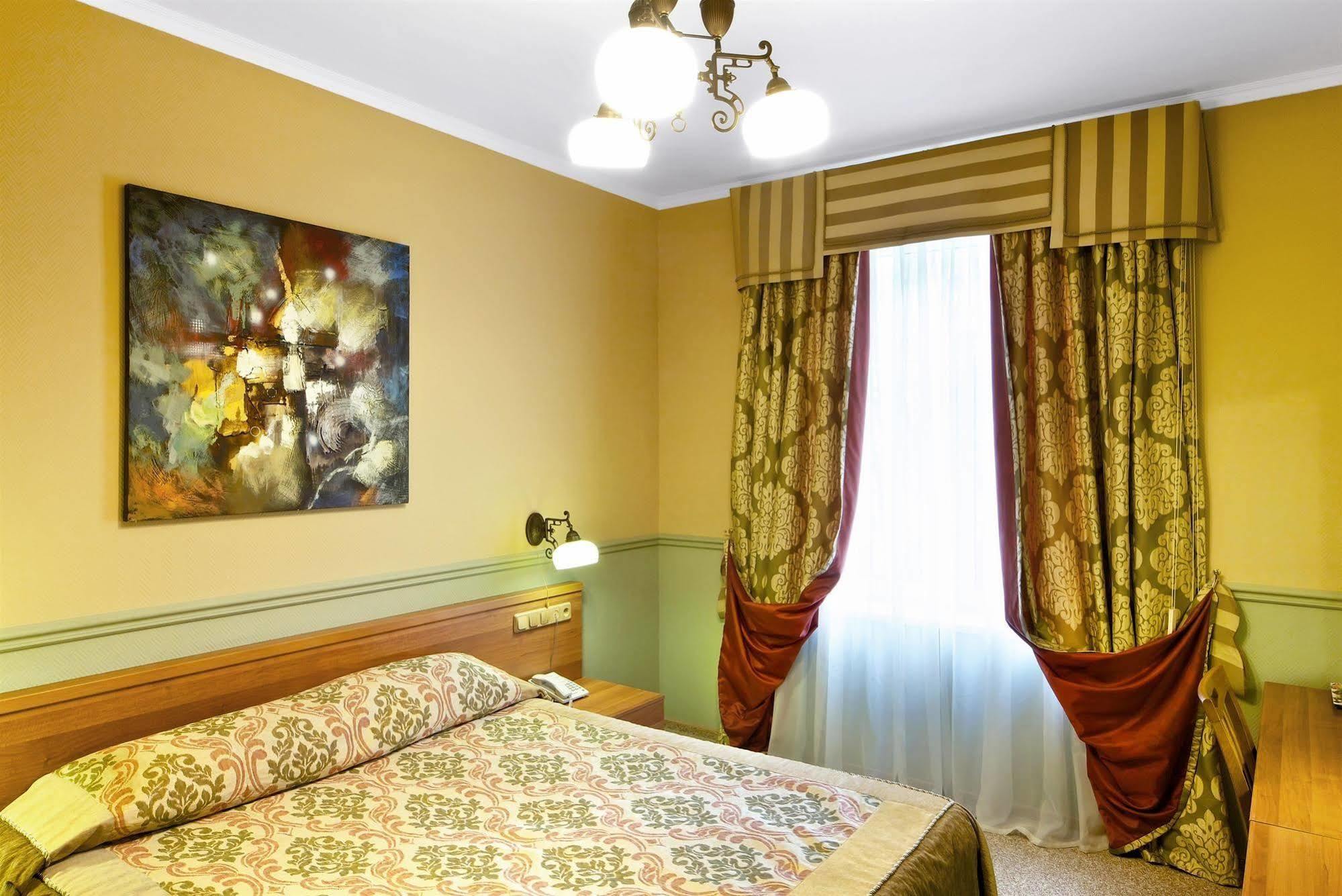 Frapolli Hotel On Deribasivska Street Одеса Екстериор снимка
