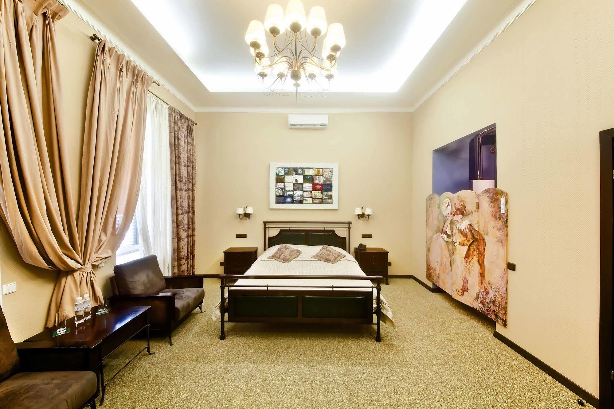 Frapolli Hotel On Deribasivska Street Одеса Екстериор снимка