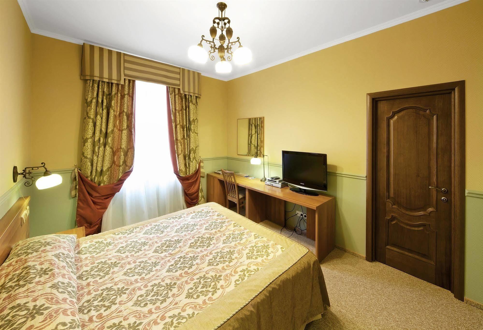 Frapolli Hotel On Deribasivska Street Одеса Екстериор снимка